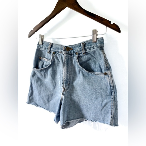 Vintage 90s Chic Denim Shorts - Picture 3 of 8